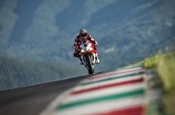 辽宁男篮半决赛小胜江苏队，周冠宇砍下4记关键球，全场沸腾